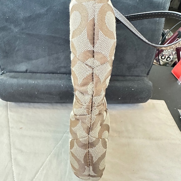 Coach Mini Handbag/Wristlet. Tan & Python. Signature “C’s” design. Convertible. - Picture 7 of 14